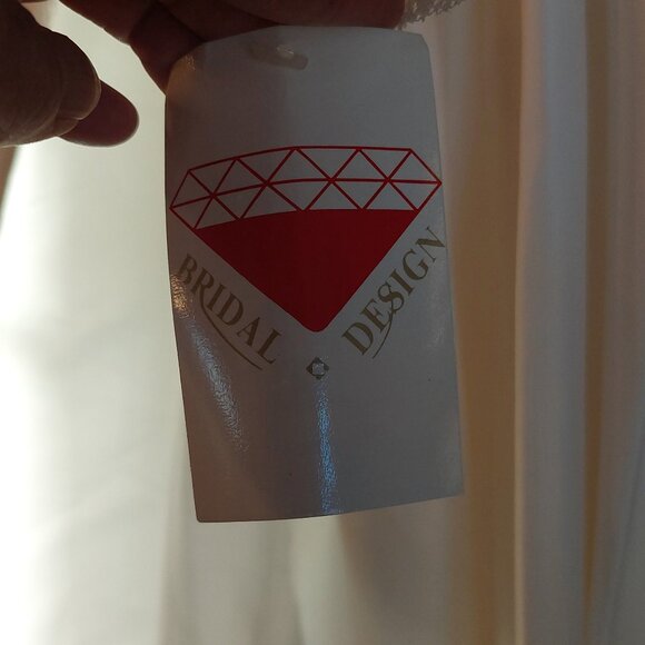 New with Tags Classy Basque Waist Ivory Off Shoulder Bridal Gown Dress sz 14 - Picture 13 of 16